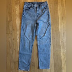 American Eagle Mom-Straight Jeans